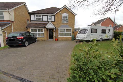 4 bedroom detached house to rent, Aylesbury Drive, Langdon Hills, Essex, SS16 6UL