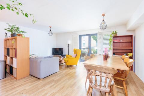 2 bedroom apartment to rent, Woodmill Road, London, E5