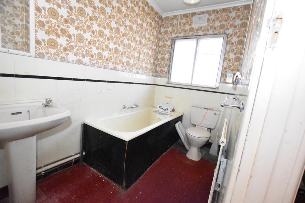 3 Bedroom Detached Bungalow in need of Total...