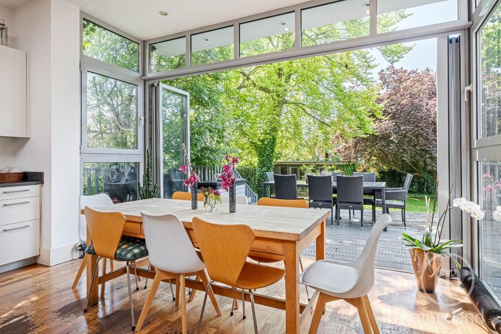 Arden Road, London N3 6 bed detached house for sale £2,400,000