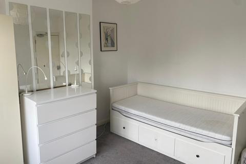 House share to rent, Rowan Crescent, Streatham Common, SW16