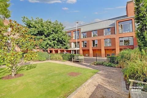 2 bedroom flat for sale, Monks Close, Lichfield WS13