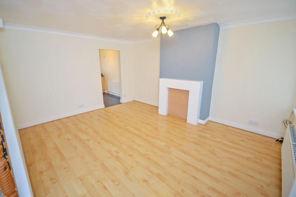 Silverdale East, StanfordLeHope, SS17 3 bed terraced house £1,500