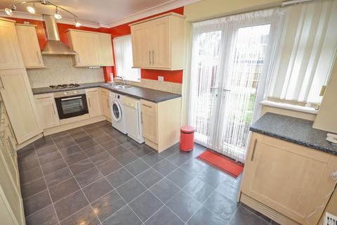 3 bedroom terraced house to rent, Silverdale East, Stanford-Le-Hope, SS17