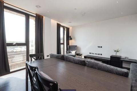 2 bedroom flat to rent, Ponton Road, London SW11