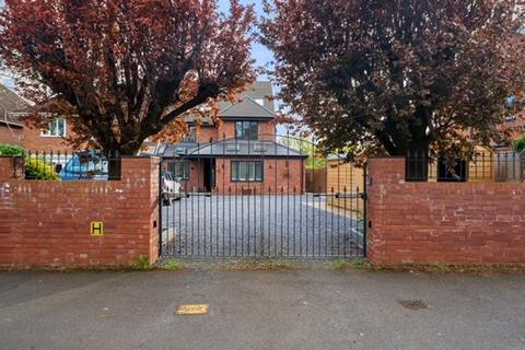110 Topsham Road, Exeter, EX2 4RW