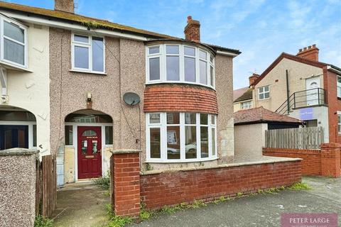 3 bedroom semi-detached house for sale, 11 South Ave, Rhyl, Denbighshire LL18 1HU