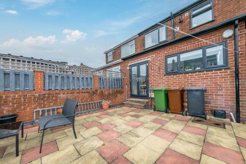 3 bedroom terraced house for sale, Woollin Avenue, Tingley, Wakefield