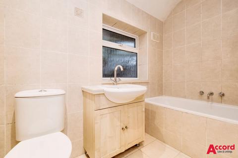 92 Barnstaple Road, Romford, RM3 7TH