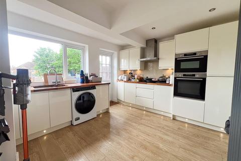 138 Stroud Road, Shirley, Solihull, B90 2JX