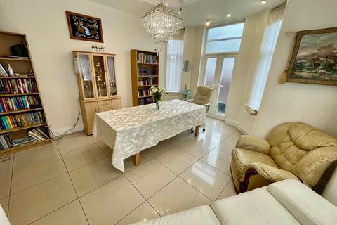 4 bedroom end of terrace house for sale, Leicester Road, Salford