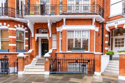 Studio to rent, Egerton Gardens, Knightsbridge, London, SW3