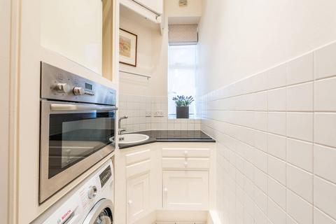 Studio to rent, Egerton Gardens, Knightsbridge, London, SW3