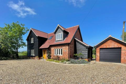 4 bedroom detached house for sale, Diss Road, Tibenham