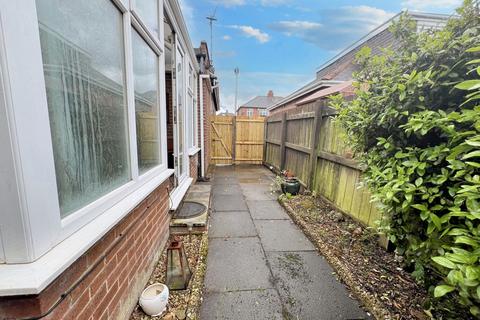 2 bedroom bungalow for sale, Firtree Crescent, Forest Hall, Newcastle upon Tyne, Tyne and Wear, NE12 7JU