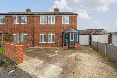 6 Grange Close, Guildford, GU2 9QJ