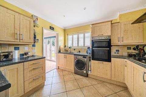 6 Grange Close, Guildford, GU2 9QJ