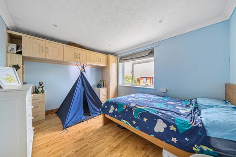 6 Grange Close, Guildford, GU2 9QJ