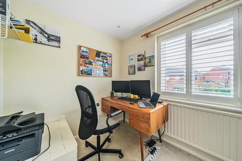 6 Grange Close, Guildford, GU2 9QJ
