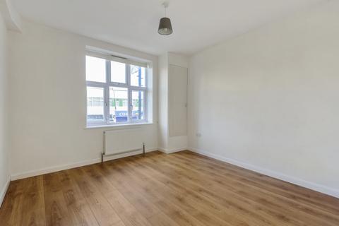 2 bedroom flat to rent, Station Approach Hayes BR2