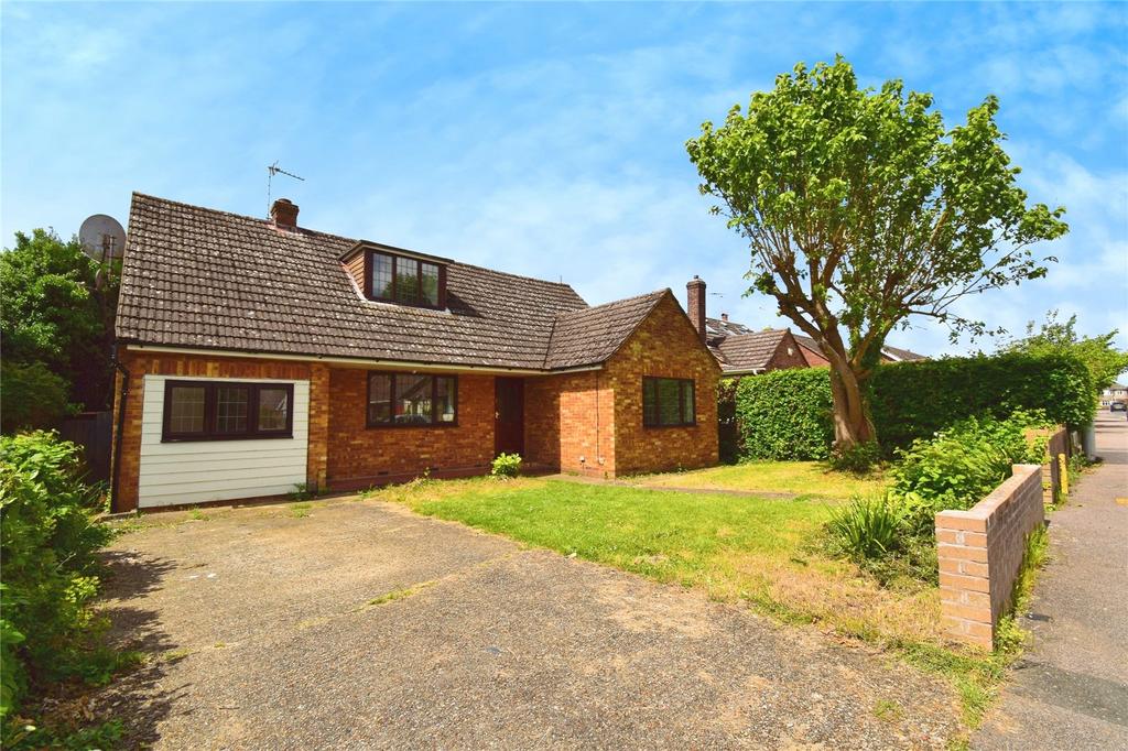 Shakespeare Road, Colchester, Essex, CO3 4 bed detached house £2,000