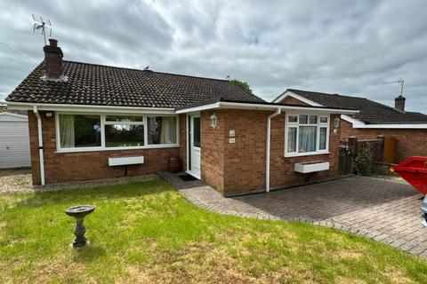 3 bedroom bungalow to rent, Walters Drive, Pimperne