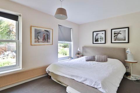 12 Pine Grove, London, SW19 7HE