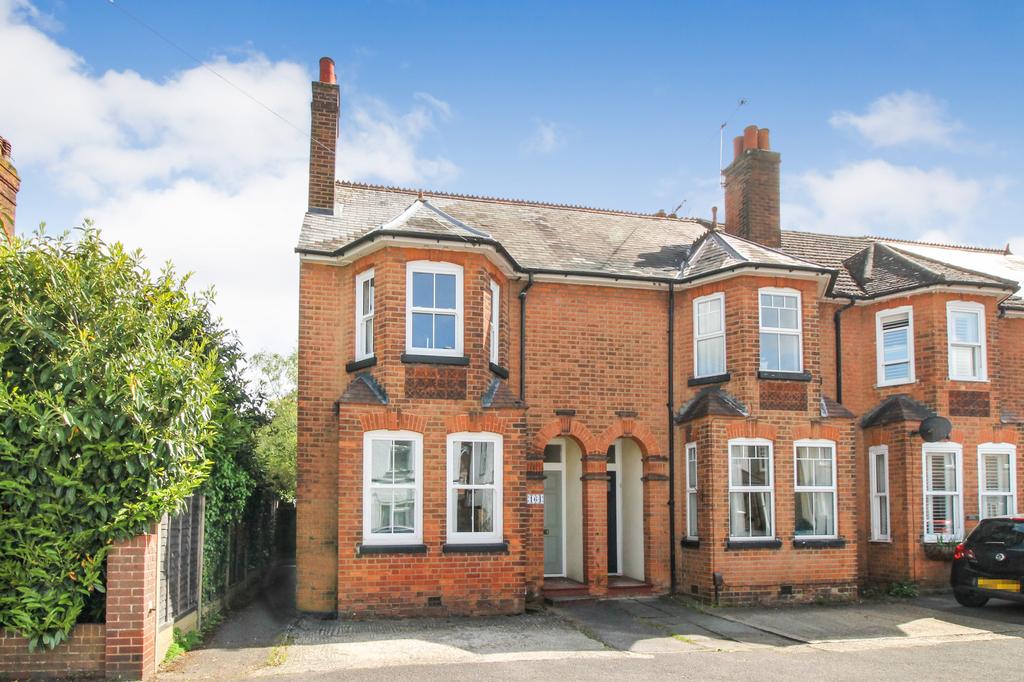 Rectory Road, Farnborough, GU14 3 bed end of terrace house for sale £450,000