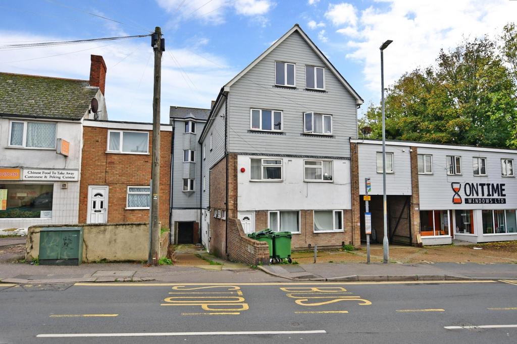 Risborough Lane Folkestone CT19 1 bed apartment to rent £825 pcm (£