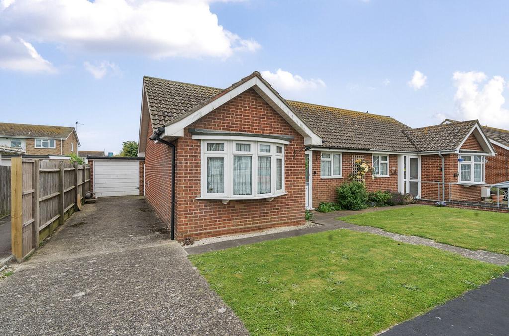 Harrow Drive, West Wittering, PO20 2 bed semidetached house for sale £350,000