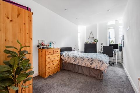 2 bedroom apartment to rent, Royal Oak Yard London SE1
