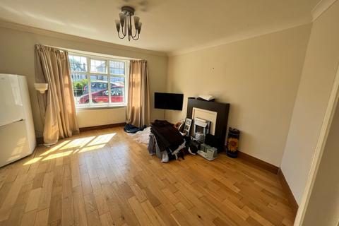 1 bedroom flat to rent, Byng Drive, Potters Bar, EN6