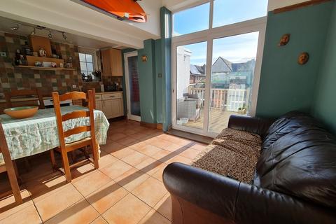 4 bedroom semi-detached house for sale, Grosvenor Road, Sketty, Swansea, City And County of Swansea.