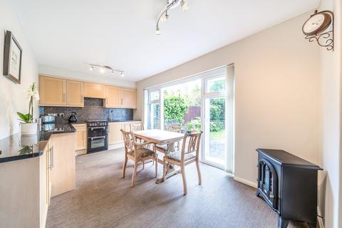 74 Aarons Hill, Godalming, GU7 2LJ