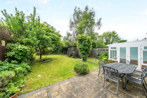 74 Aarons Hill, Godalming, GU7 2LJ
