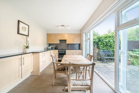 74 Aarons Hill, Godalming, GU7 2LJ