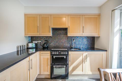 74 Aarons Hill, Godalming, GU7 2LJ