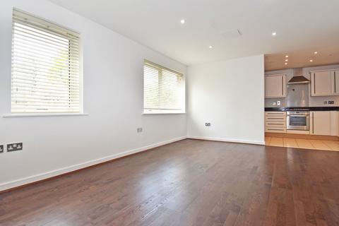 2 bedroom ground floor flat to rent, Butler Farm Close, Richmond, TW10