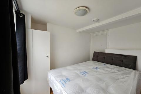 1 bedroom apartment to rent, Queensborough Terrace, Bayswater W2