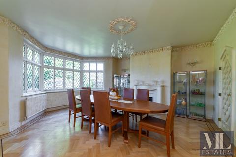 6 bedroom detached house for sale, Canons Drive, Middx HA8