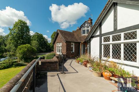 6 bedroom detached house for sale, Canons Drive, Middx HA8