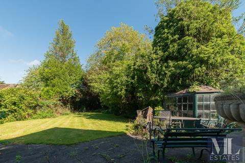6 bedroom detached house for sale, Canons Drive, Middx HA8