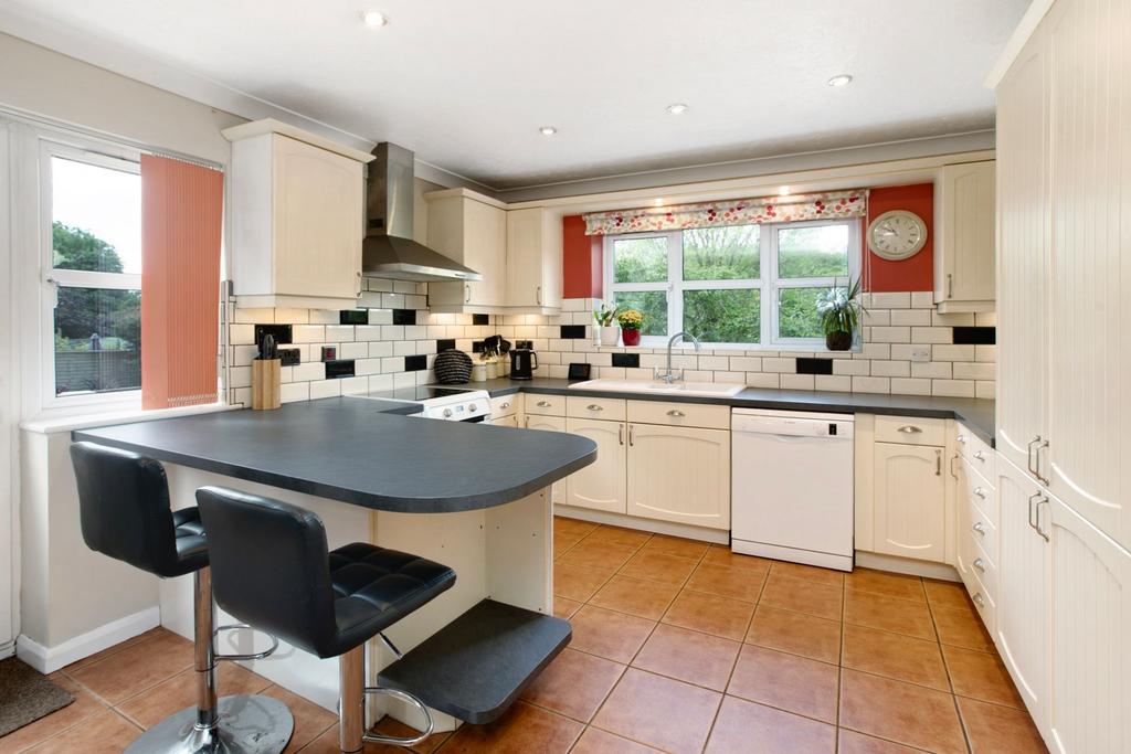 Gilbert Avenue, Teignmouth, TQ14 5 bed detached house for sale £625,000
