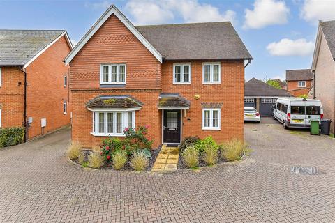 4 bedroom detached house for sale, Haine Close, Horley, Surrey