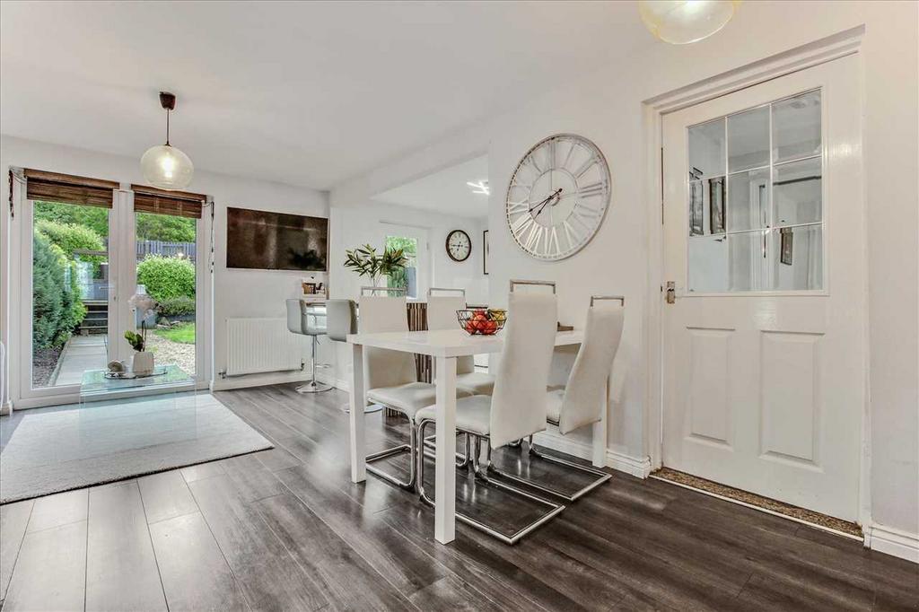 Dining Area (2)