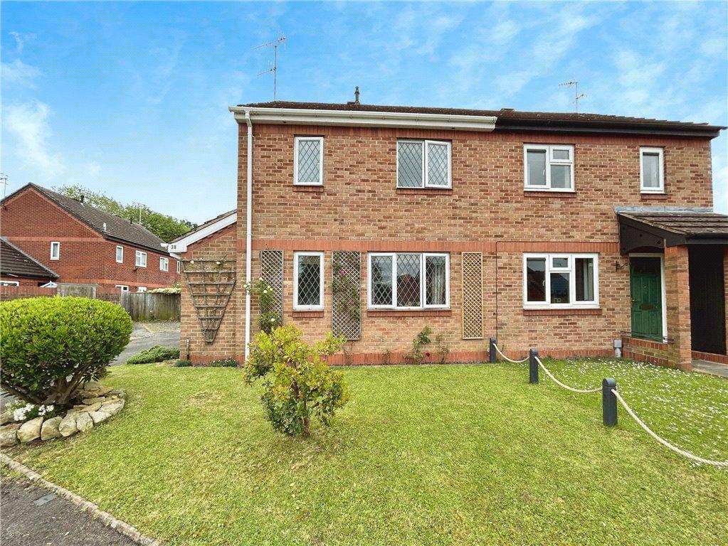 Laburnum Drive, Evesham, Worcestershire 3 bed semidetached house for