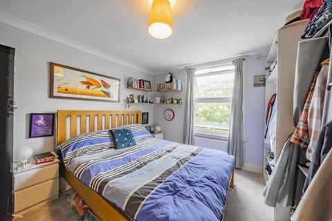 2 bedroom flat for sale, Sandmere Road, Clapham