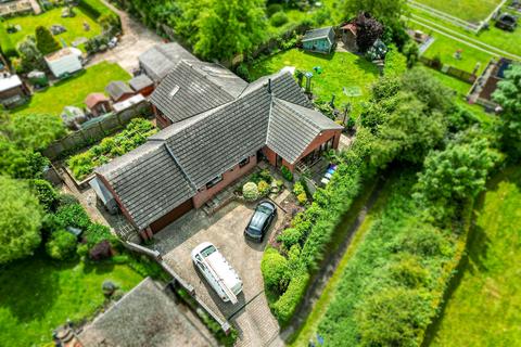 5 bedroom detached bungalow for sale, Highfield Terrace, Glentham, LN8