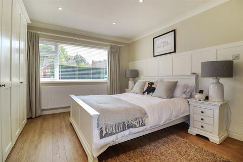 4 bedroom bungalow for sale, Fleet, Hampshire GU52