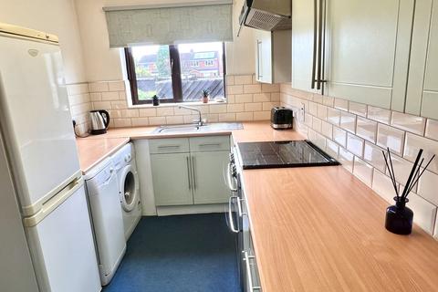 2 bedroom ground floor flat for sale, St. Pauls Close, Oadby, LE2